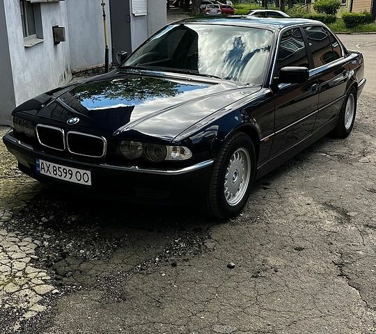 Синий БМВ 7 Серия, объемом двигателя 4.4 л и пробегом 396 тыс. км за 7800 $, фото 1 на Automoto.ua