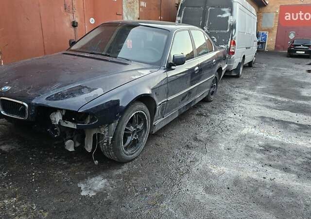 Синий БМВ 7 Серия, объемом двигателя 3.5 л и пробегом 200 тыс. км за 2000 $, фото 1 на Automoto.ua