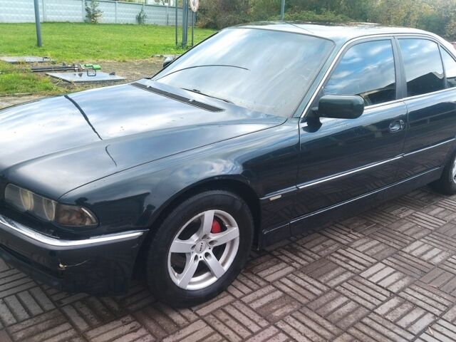 Зеленый БМВ 7 Серия, объемом двигателя 3 л и пробегом 444 тыс. км за 3333 $, фото 1 на Automoto.ua