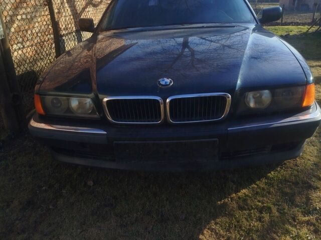 Зеленый БМВ 7 Серия, объемом двигателя 0 л и пробегом 500 тыс. км за 2800 $, фото 1 на Automoto.ua