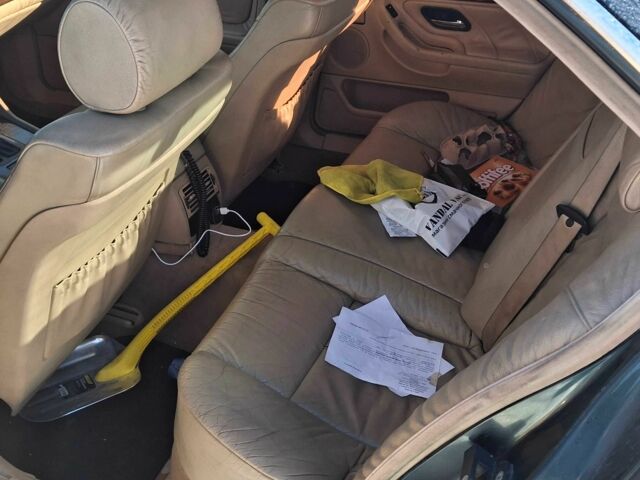 Зеленый БМВ 7 Серия, объемом двигателя 2.5 л и пробегом 300 тыс. км за 3400 $, фото 1 на Automoto.ua