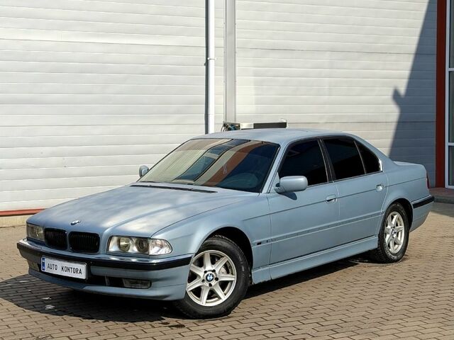 Зелений БМВ 7 Серія, об'ємом двигуна 3.5 л та пробігом 300 тис. км за 2650 $, фото 1 на Automoto.ua