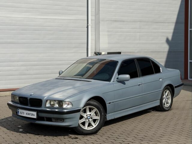 Зеленый БМВ 7 Серия, объемом двигателя 3.5 л и пробегом 300 тыс. км за 2650 $, фото 1 на Automoto.ua