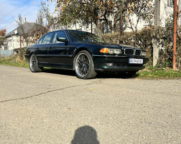 Зеленый БМВ 7 Серия, объемом двигателя 3 л и пробегом 450 тыс. км за 5700 $, фото 1 на Automoto.ua