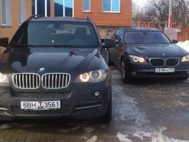 Серый БМВ 730, объемом двигателя 3 л и пробегом 120 тыс. км за 10000 $, фото 1 на Automoto.ua