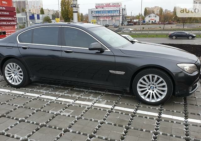 Сірий БМВ 730, об'ємом двигуна 3 л та пробігом 260 тис. км за 29500 $, фото 1 на Automoto.ua