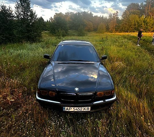 Черный БМВ 735, объемом двигателя 3.5 л и пробегом 0 тыс. км за 2700 $, фото 1 на Automoto.ua