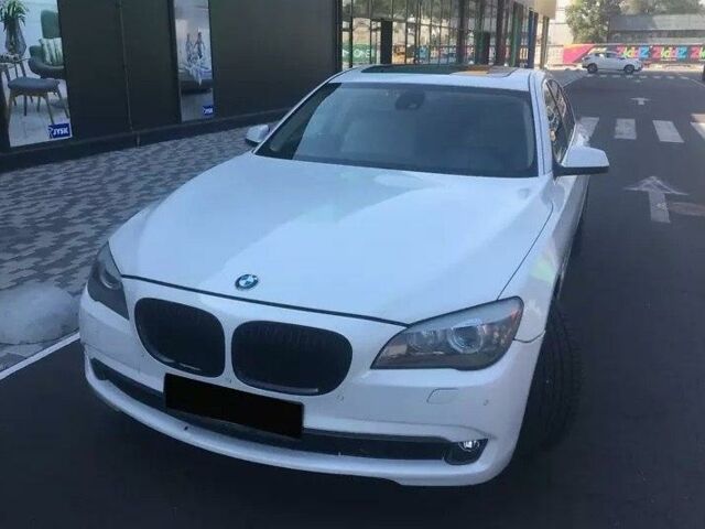 Білий БМВ 740, об'ємом двигуна 3 л та пробігом 98 тис. км за 15990 $, фото 1 на Automoto.ua