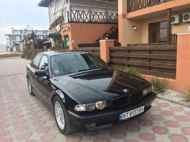 Чорний БМВ 740, об'ємом двигуна 3.9 л та пробігом 350 тис. км за 6900 $, фото 1 на Automoto.ua