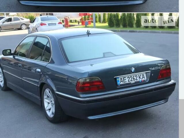 Серый БМВ 740, объемом двигателя 3.9 л и пробегом 276 тыс. км за 5300 $, фото 1 на Automoto.ua