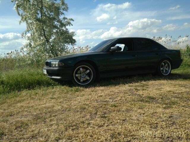 Зеленый БМВ 740, объемом двигателя 4 л и пробегом 370 тыс. км за 4800 $, фото 1 на Automoto.ua
