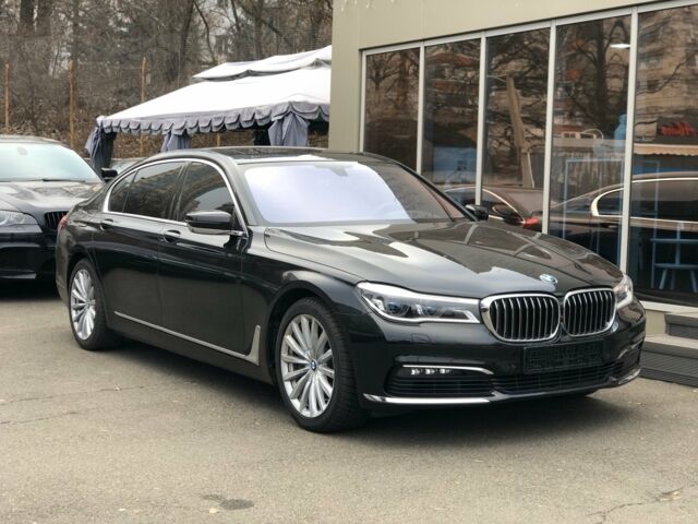Чорний БМВ 750, об'ємом двигуна 3 л та пробігом 50 тис. км за 74999 $, фото 1 на Automoto.ua
