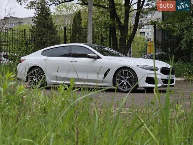 Белый БМВ 8 Series Gran Coupe, объемом двигателя 4.4 л и пробегом 107 тыс. км за 63599 $, фото 1 на Automoto.ua
