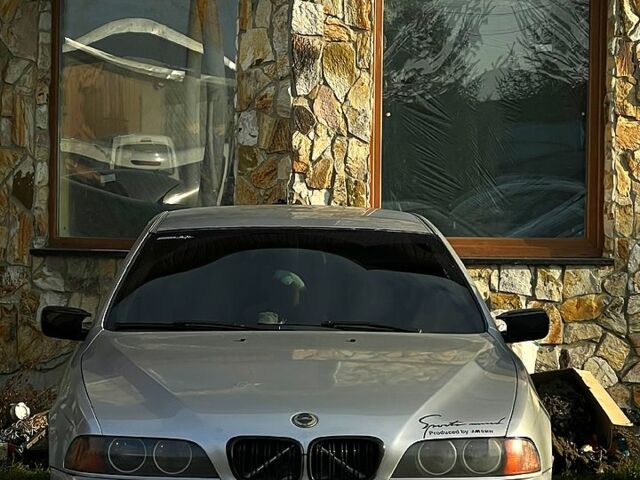 Серый БМВ E39, объемом двигателя 3 л и пробегом 450 тыс. км за 6000 $, фото 1 на Automoto.ua