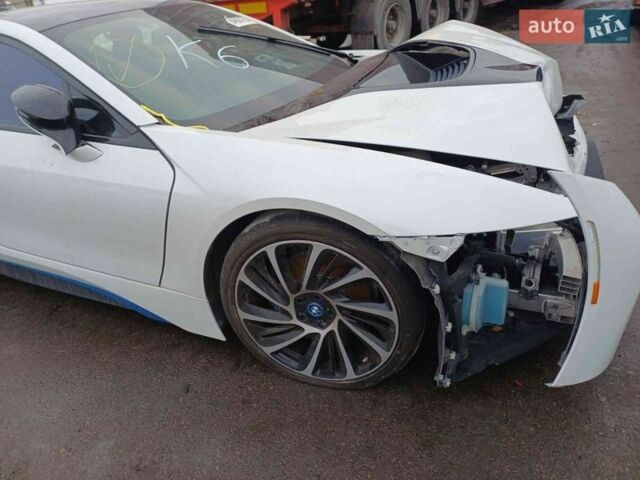Белый БМВ И8, объемом двигателя 1.5 л и пробегом 80 тыс. км за 29000 $, фото 1 на Automoto.ua