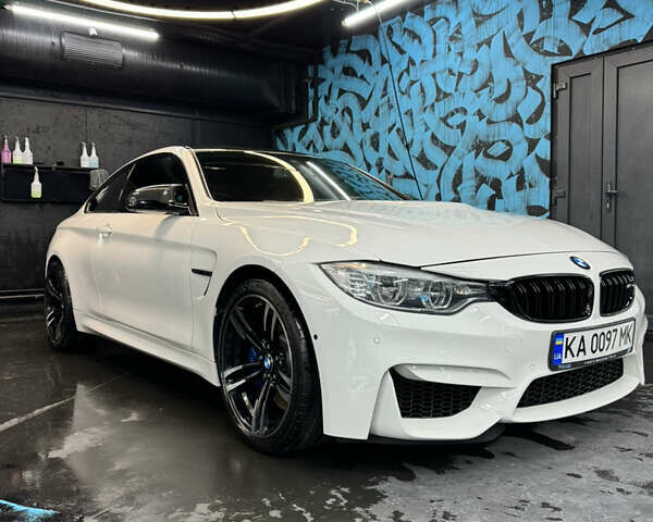 Белый БМВ M4, объемом двигателя 2.98 л и пробегом 111 тыс. км за 38500 $, фото 1 на Automoto.ua