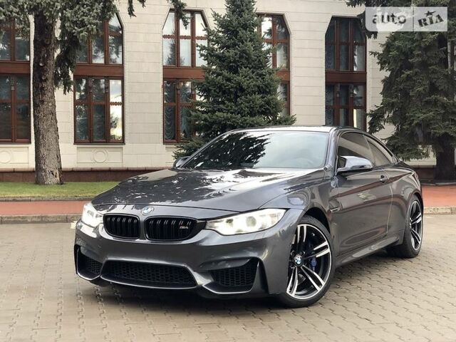 Серый БМВ M4, объемом двигателя 3 л и пробегом 93 тыс. км за 38000 $, фото 1 на Automoto.ua