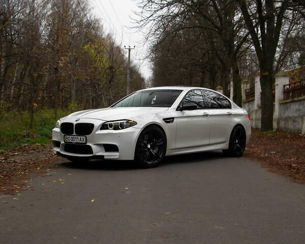 Белый БМВ М5, объемом двигателя 4.39 л и пробегом 170 тыс. км за 32300 $, фото 1 на Automoto.ua