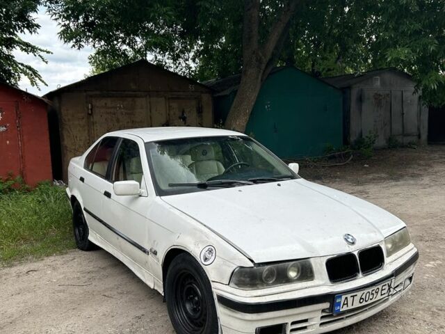 Білий БМВ М5, об'ємом двигуна 1.8 л та пробігом 380 тис. км за 1300 $, фото 1 на Automoto.ua