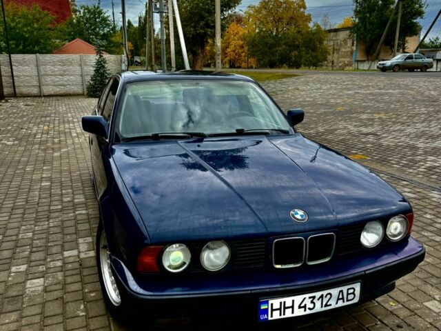 БМВ М5 1991 в Раздельной на Automoto.ua Синий БМВ М5, объемом двигателя 2 л и пробегом 300 тыс. км за 2400 $, фото 1 на Automoto.ua