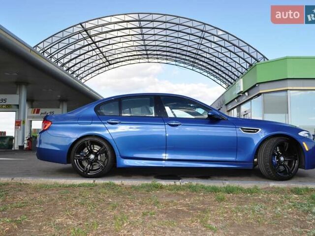 Синий БМВ М5, объемом двигателя 4.4 л и пробегом 135 тыс. км за 37500 $, фото 1 на Automoto.ua