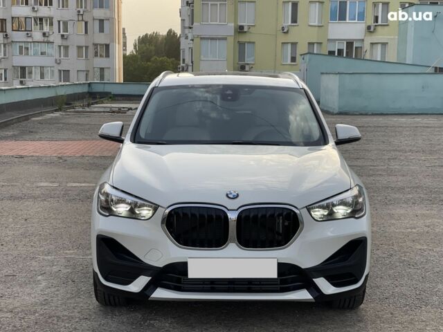 Белый БМВ Х1, объемом двигателя 1.5 л и пробегом 14 тыс. км за 27900 $, фото 1 на Automoto.ua