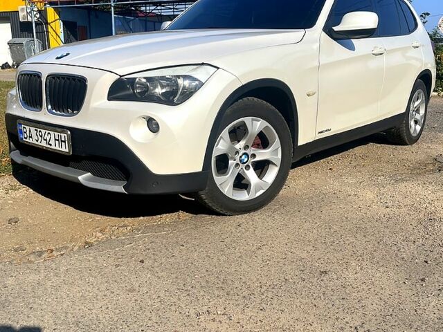 Белый БМВ Х1, объемом двигателя 2 л и пробегом 290 тыс. км за 12500 $, фото 1 на Automoto.ua