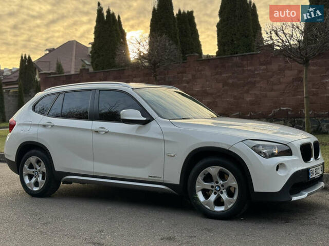 Білий БМВ Х1, об'ємом двигуна 2 л та пробігом 300 тис. км за 10700 $, фото 1 на Automoto.ua