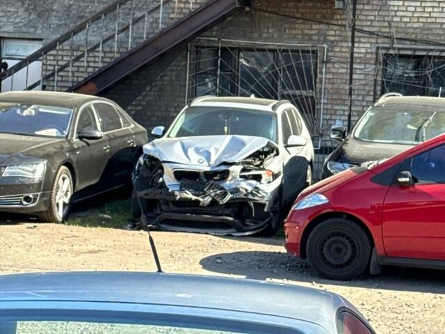 БМВ Х1 2015 в Киеве на Automoto.ua Серый БМВ Х1, объемом двигателя 2 л и пробегом 161 тыс. км за 6000 $, фото 1 на Automoto.ua