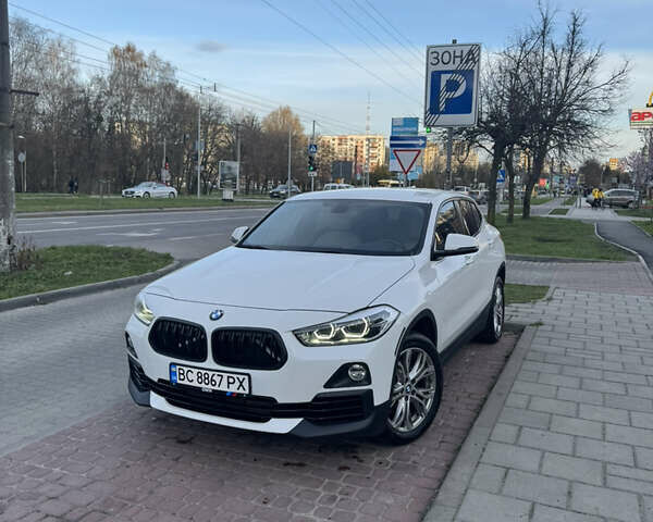 Белый БМВ X2, объемом двигателя 2 л и пробегом 77 тыс. км за 23200 $, фото 1 на Automoto.ua