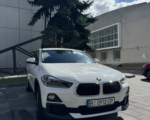 Белый БМВ X2, объемом двигателя 2 л и пробегом 97 тыс. км за 24000 $, фото 1 на Automoto.ua