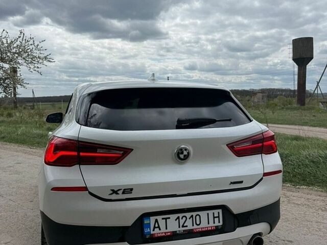 Белый БМВ X2, объемом двигателя 2 л и пробегом 155 тыс. км за 21500 $, фото 1 на Automoto.ua