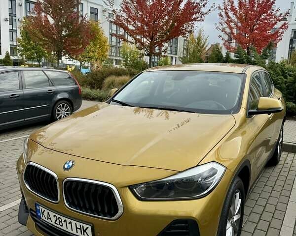 Желтый БМВ X2, объемом двигателя 1.5 л и пробегом 35 тыс. км за 29500 $, фото 1 на Automoto.ua
