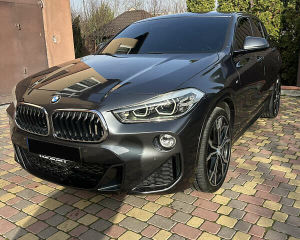 Серый БМВ X2, объемом двигателя 2 л и пробегом 94 тыс. км за 28500 $, фото 1 на Automoto.ua