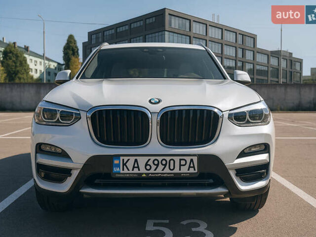 Белый БМВ Х3, объемом двигателя 2 л и пробегом 93 тыс. км за 31999 $, фото 1 на Automoto.ua
