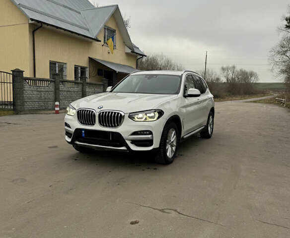 Белый БМВ Х3, объемом двигателя 3 л и пробегом 147 тыс. км за 34500 $, фото 1 на Automoto.ua