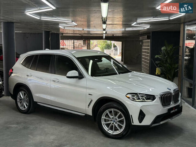 Белый БМВ Х3, объемом двигателя 2 л и пробегом 28 тыс. км за 46900 $, фото 1 на Automoto.ua