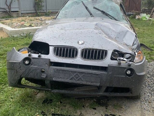 Серый БМВ Х3, объемом двигателя 3 л и пробегом 350 тыс. км за 1300 $, фото 1 на Automoto.ua