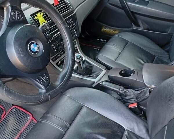 Серый БМВ Х3, объемом двигателя 2 л и пробегом 374 тыс. км за 8500 $, фото 1 на Automoto.ua