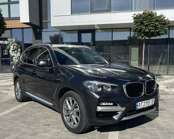 Серый БМВ Х3, объемом двигателя 2 л и пробегом 109 тыс. км за 25000 $, фото 1 на Automoto.ua