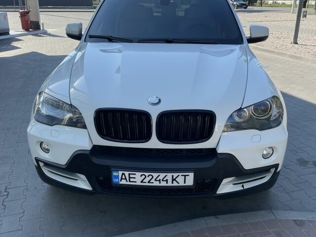 Белый БМВ Х5, объемом двигателя 4.8 л и пробегом 200 тыс. км за 10999 $, фото 1 на Automoto.ua