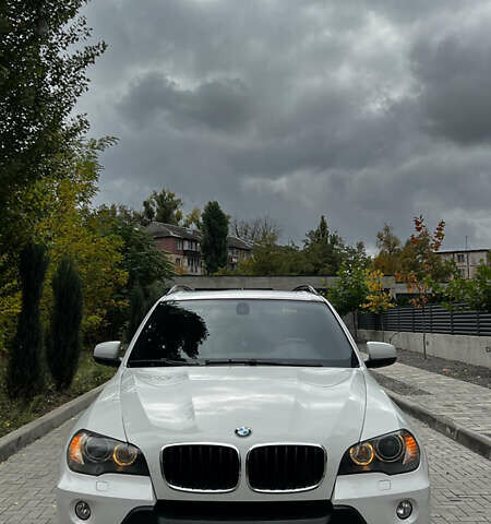 Белый БМВ Х5, объемом двигателя 3 л и пробегом 272 тыс. км за 16500 $, фото 1 на Automoto.ua