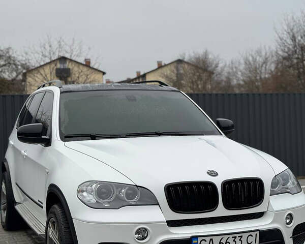 Белый БМВ Х5, объемом двигателя 3 л и пробегом 318 тыс. км за 15000 $, фото 1 на Automoto.ua