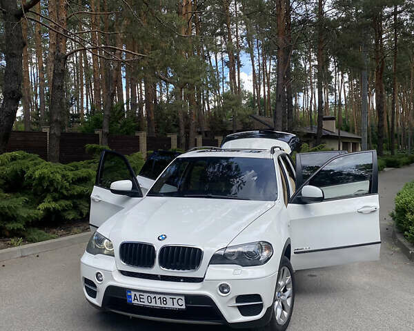 Белый БМВ Х5, объемом двигателя 2.93 л и пробегом 200 тыс. км за 10500 $, фото 1 на Automoto.ua
