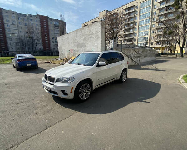 Белый БМВ Х5, объемом двигателя 2.98 л и пробегом 212 тыс. км за 15400 $, фото 1 на Automoto.ua