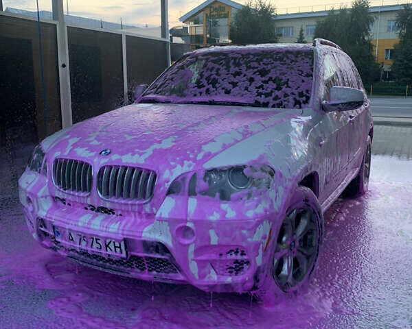 Белый БМВ Х5, объемом двигателя 4.4 л и пробегом 370 тыс. км за 15000 $, фото 1 на Automoto.ua