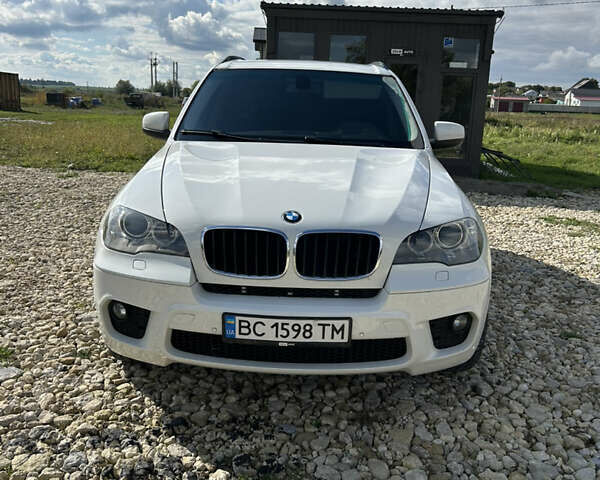 Белый БМВ Х5, объемом двигателя 2.98 л и пробегом 225 тыс. км за 11800 $, фото 1 на Automoto.ua