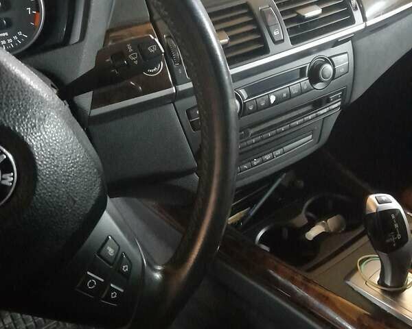 Белый БМВ Х5, объемом двигателя 2.98 л и пробегом 302 тыс. км за 7800 $, фото 1 на Automoto.ua