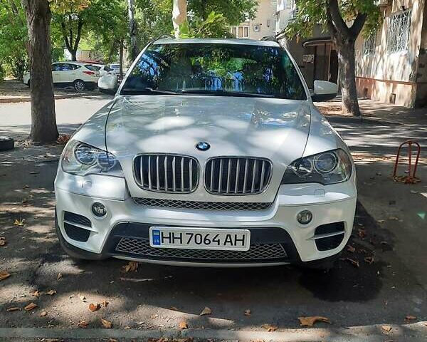 Белый БМВ Х5, объемом двигателя 3 л и пробегом 213 тыс. км за 19500 $, фото 1 на Automoto.ua