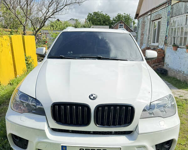 Белый БМВ Х5, объемом двигателя 2.98 л и пробегом 180 тыс. км за 13000 $, фото 1 на Automoto.ua